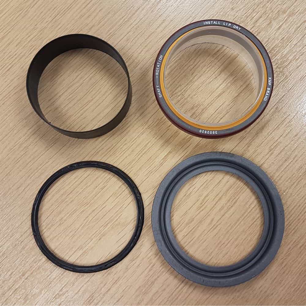 3802820 O/S Front Main Crankshaft Oil Seal With Wear Sleeve Cummins